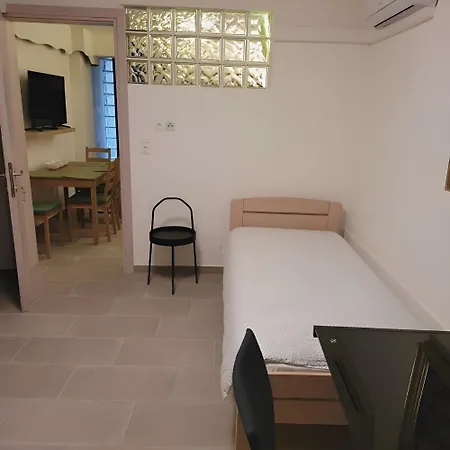 Spacious 4 Bedroom By Agios Dimitrios * 테살로니키