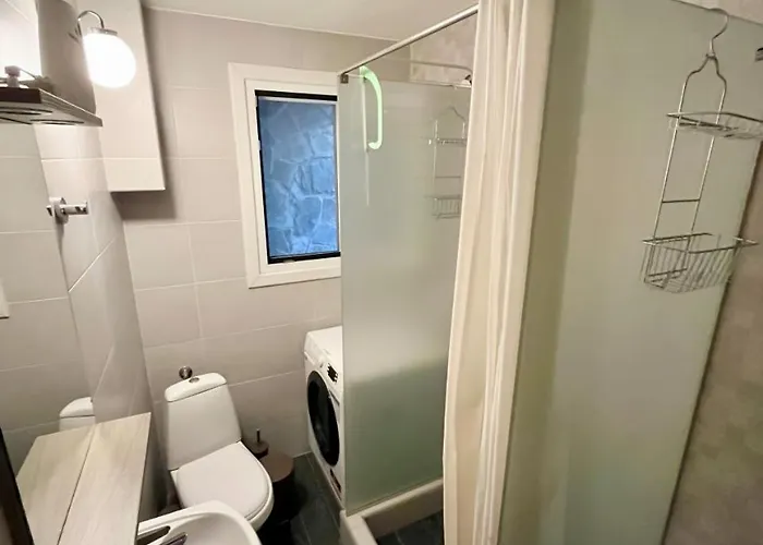 아파트 Spacious 4 Bedroom By Agios Dimitrios