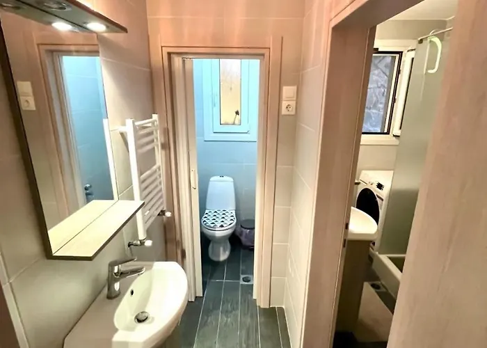 Spacious 4 Bedroom By Agios Dimitrios 아파트