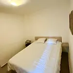 Spacious 4 Bedroom By Agios Dimitrios Apartament