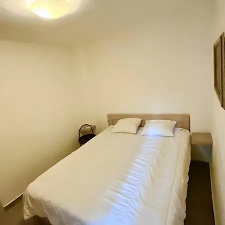 Spacious 4 Bedroom By Agios Dimitrios Διαμέρισμα