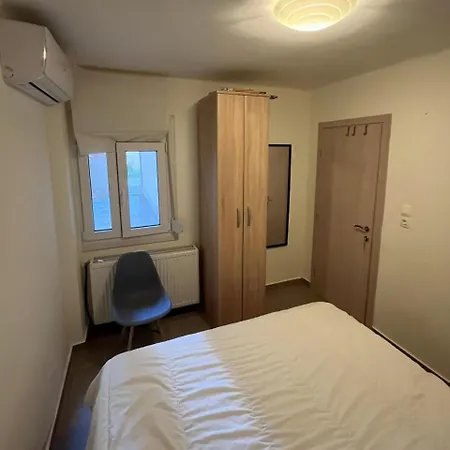 Spacious 4 Bedroom By Agios Dimitrios * Салоники